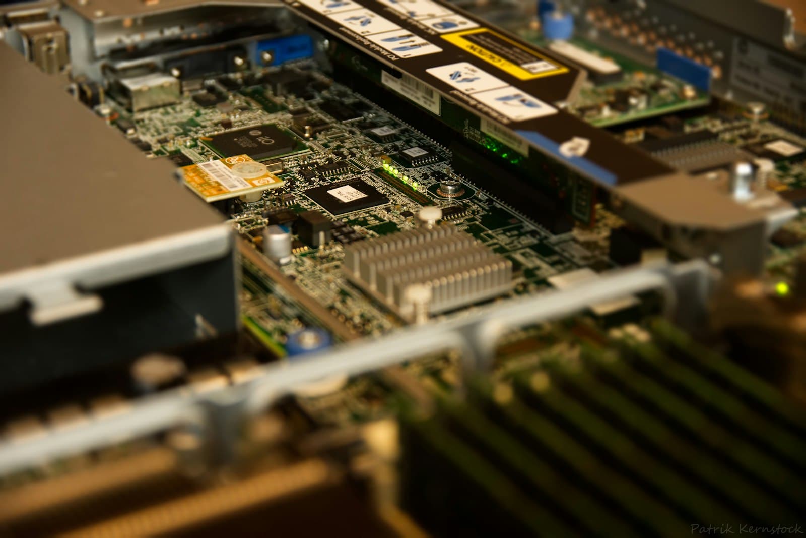 HPE Cray XD2000 (Dense 2U Multi-Node, Dual 5th Gen Xeon/EPYC) — HPE enterprise hardware
