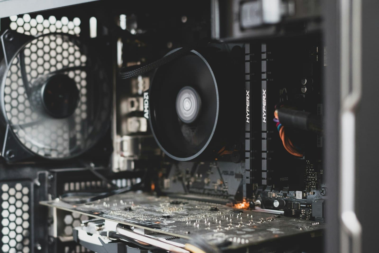 Dell Precision 5860 Tower — Single RTX 5090, Xeon W hardware detail 1